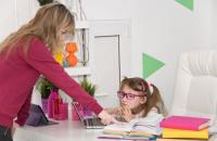 Ak dieťa nechce robiť domáce úlohy samo - rada psychológa